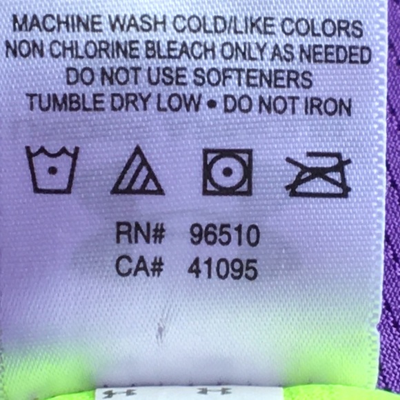 Under Armour Exercise  Women’s Tops - Size  S/ M. - Picture 5 of 5